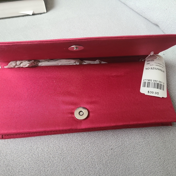 BOGO** NWT Pink Clutch w Silver Chain Strap - Picture 2 of 4